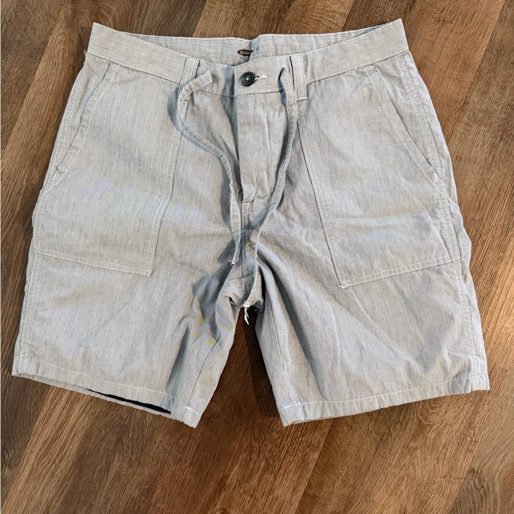 Old Navy Men's Light Gray Flat-Front Drawstring Shorts